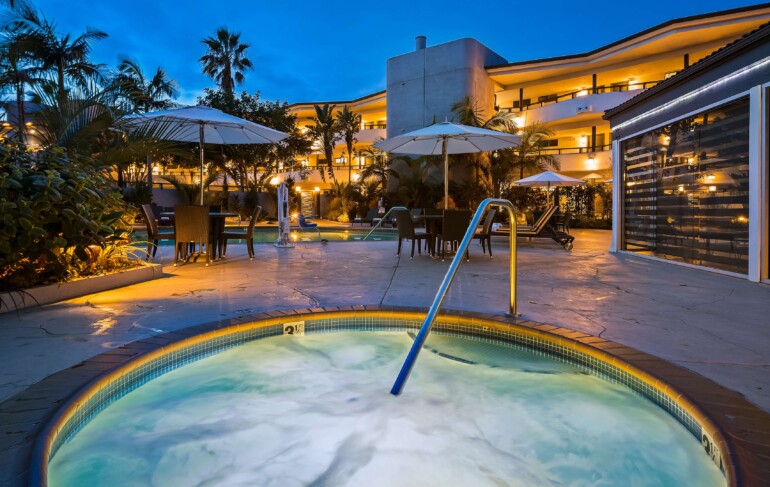Hotel Pool